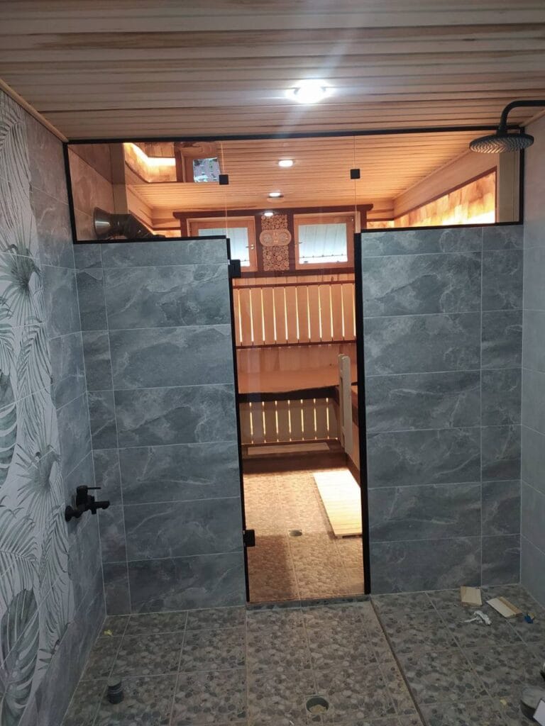 Стеклянная дверь для сауны